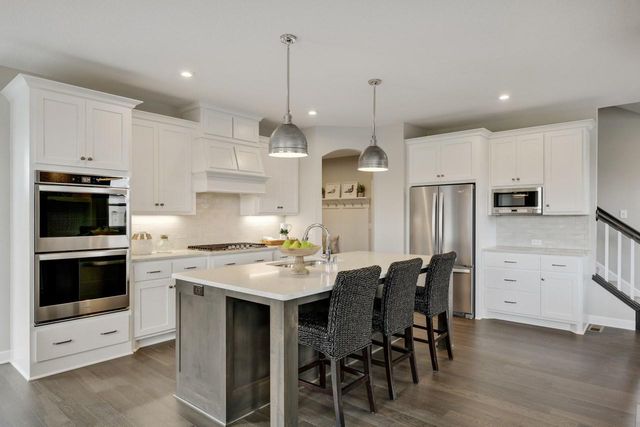 3660 Knightsbridge Lane N, Lake Elmo, MN 55042