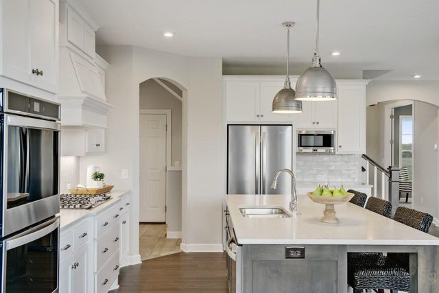 3660 Knightsbridge Lane N, Lake Elmo, MN 55042