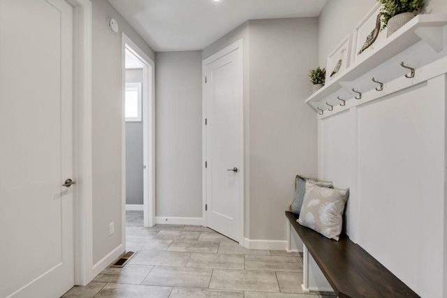 3660 Knightsbridge Lane N, Lake Elmo, MN 55042