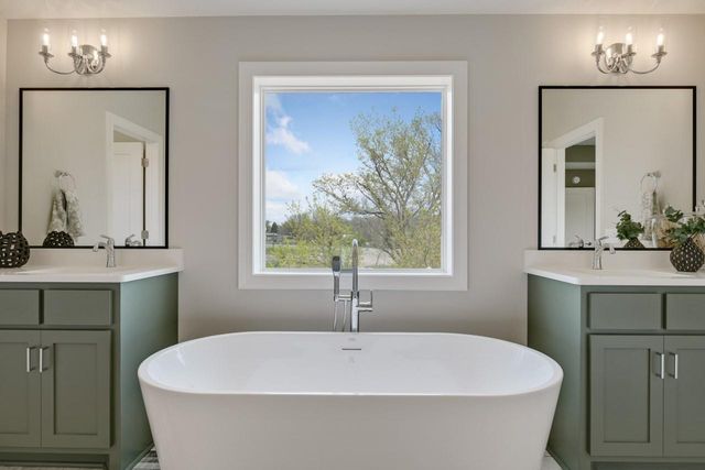 3660 Knightsbridge Lane N, Lake Elmo, MN 55042