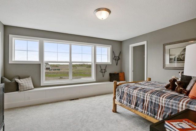 3660 Knightsbridge Lane N, Lake Elmo, MN 55042