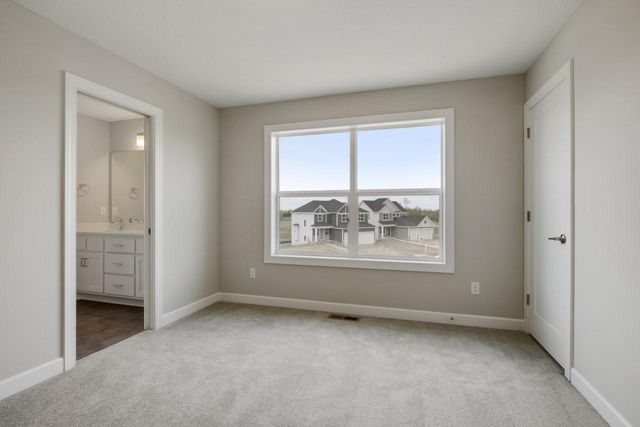 3660 Knightsbridge Lane N, Lake Elmo, MN 55042