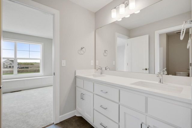 3660 Knightsbridge Lane N, Lake Elmo, MN 55042