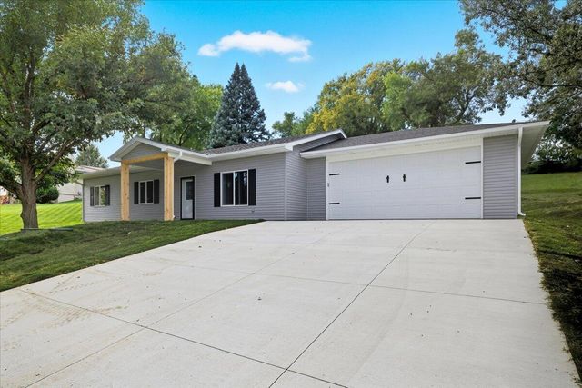 218 BRENT Lane, Council Bluffs, IA 51503