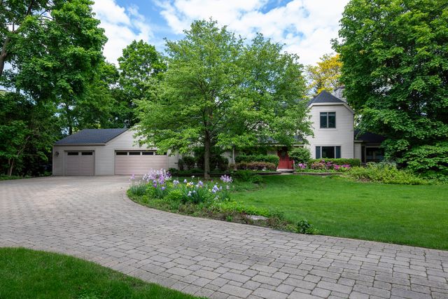 840 APPLETREE Lane, Glenview, IL 60025