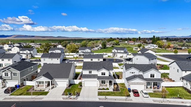 2832 S SHORELINE DR, Syracuse, UT 84075