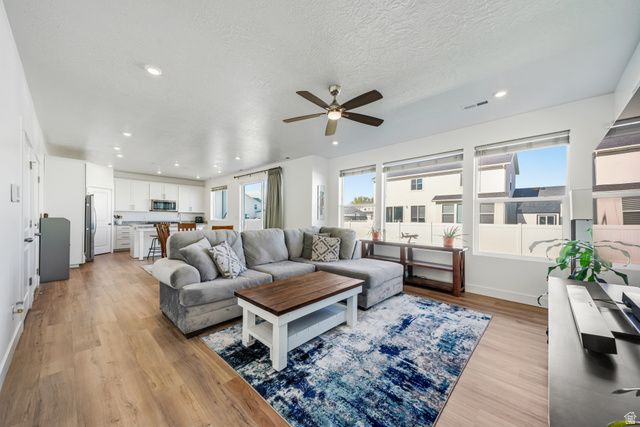 2832 S SHORELINE DR, Syracuse, UT 84075