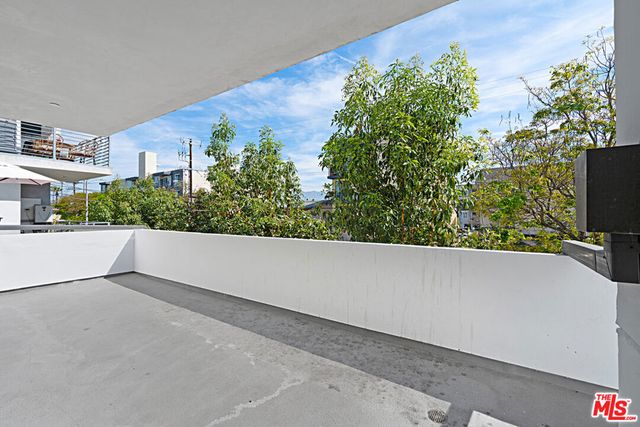 5229 Willowcrest Avenue 307, North Hollywood, CA 91601