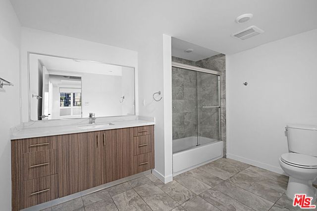 5229 Willowcrest Avenue 307, North Hollywood, CA 91601
