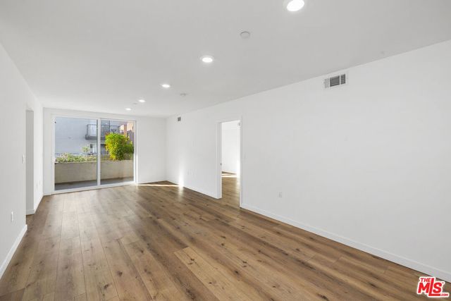5229 Willowcrest Avenue 307, North Hollywood, CA 91601