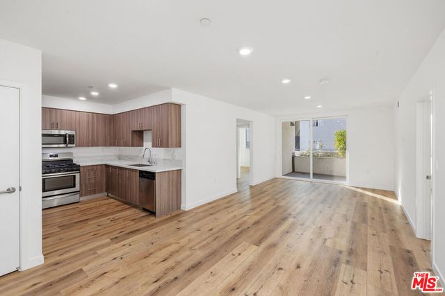 5229 Willowcrest Avenue 307, North Hollywood, CA 91601