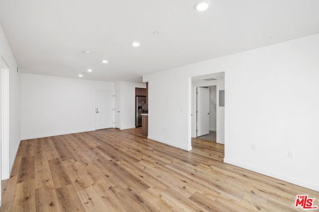 5229 Willowcrest Avenue 307, North Hollywood, CA 91601
