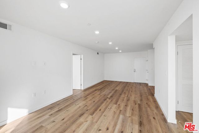 5229 Willowcrest Avenue 307, North Hollywood, CA 91601