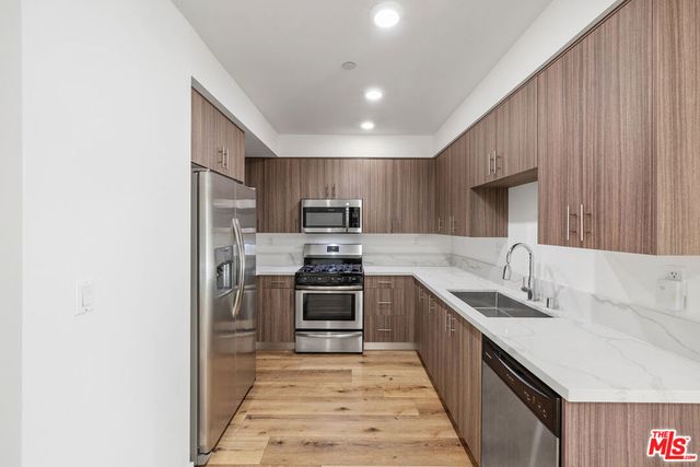 5229 Willowcrest Avenue 307, North Hollywood, CA 91601