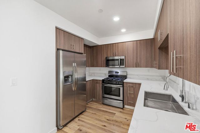 5229 Willowcrest Avenue 307, North Hollywood, CA 91601