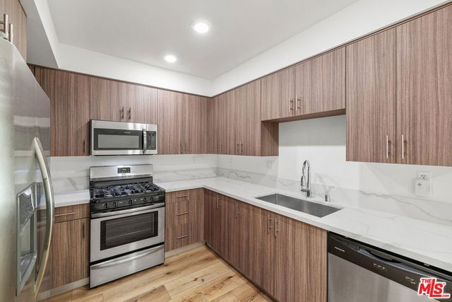 5229 Willowcrest Avenue 307, North Hollywood, CA 91601