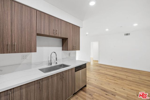 5229 Willowcrest Avenue 307, North Hollywood, CA 91601