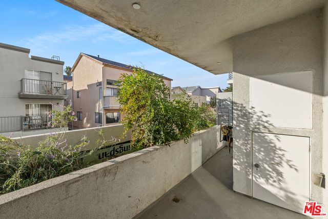 5229 Willowcrest Avenue 307, North Hollywood, CA 91601