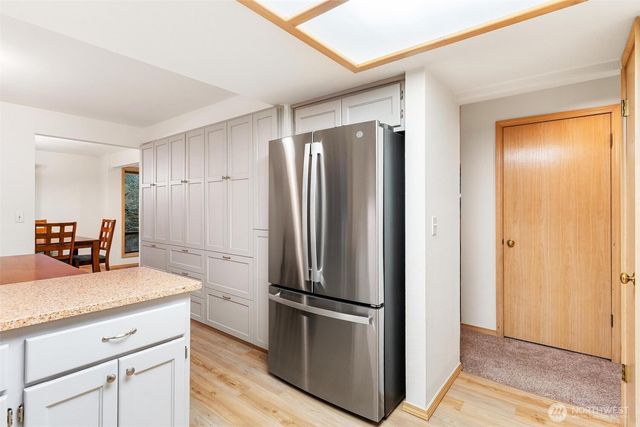 22934 SE 37th St, Sammamish, WA 98075