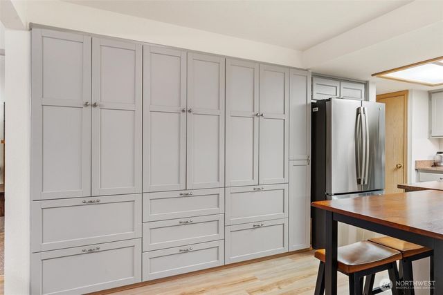 22934 SE 37th St, Sammamish, WA 98075