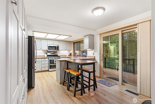 22934 SE 37th St, Sammamish, WA 98075