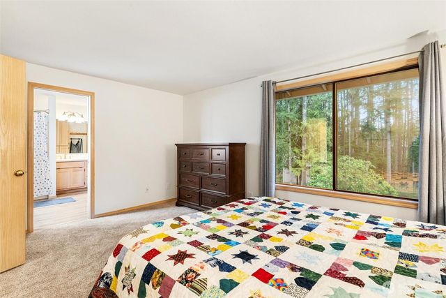 22934 SE 37th St, Sammamish, WA 98075