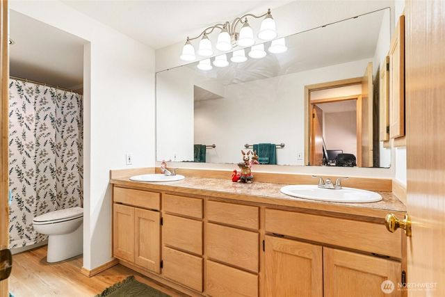 22934 SE 37th St, Sammamish, WA 98075