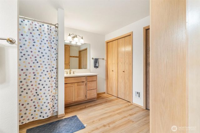 22934 SE 37th St, Sammamish, WA 98075