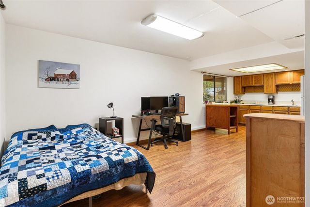 22934 SE 37th St, Sammamish, WA 98075