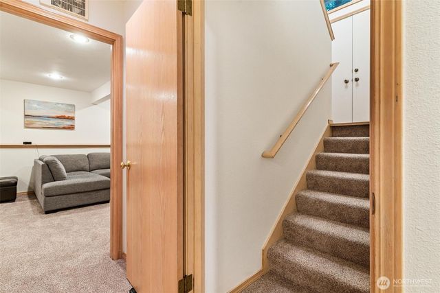 22934 SE 37th St, Sammamish, WA 98075