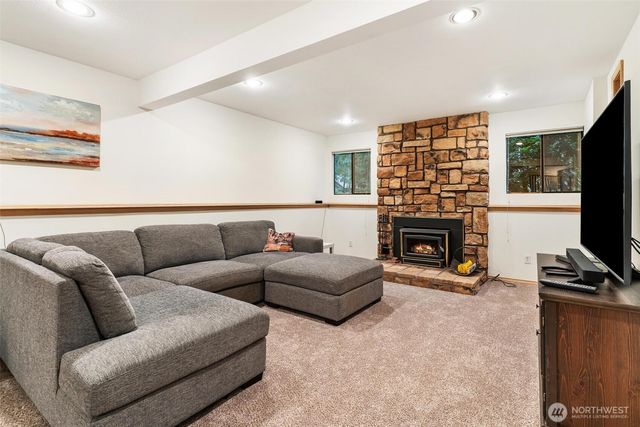 22934 SE 37th St, Sammamish, WA 98075