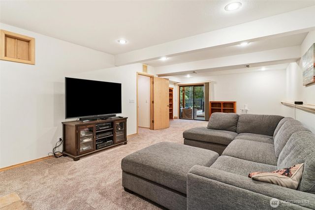 22934 SE 37th St, Sammamish, WA 98075