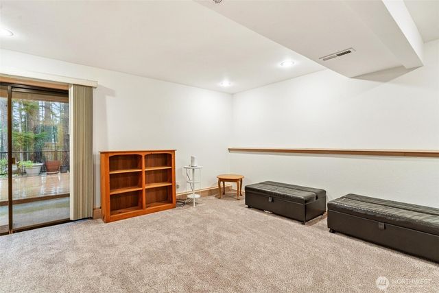 22934 SE 37th St, Sammamish, WA 98075