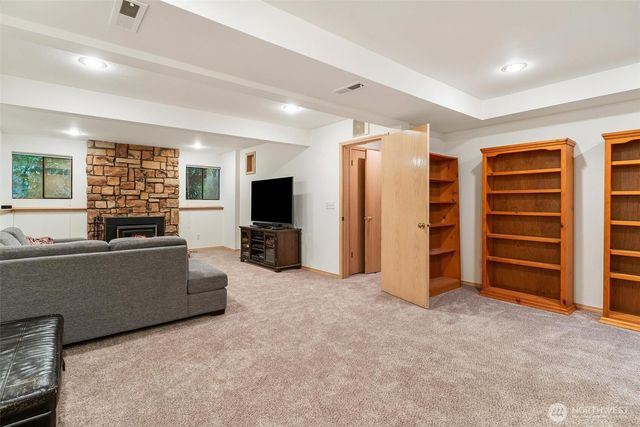 22934 SE 37th St, Sammamish, WA 98075