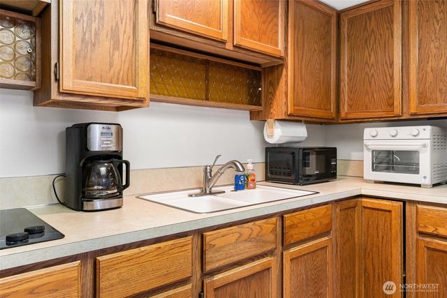 22934 SE 37th St, Sammamish, WA 98075