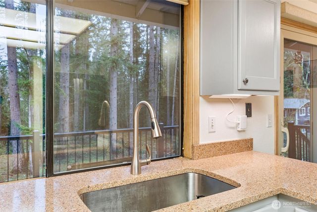 22934 SE 37th St, Sammamish, WA 98075