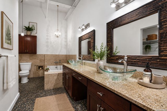 1339 S Flores St Ste 203, San Antonio, TX 78204