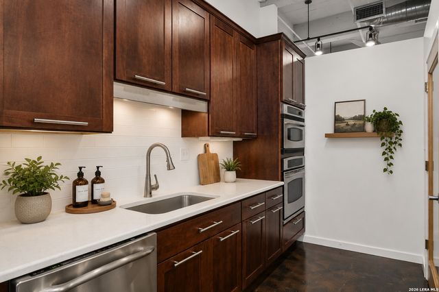 1339 S Flores St Ste 203, San Antonio, TX 78204