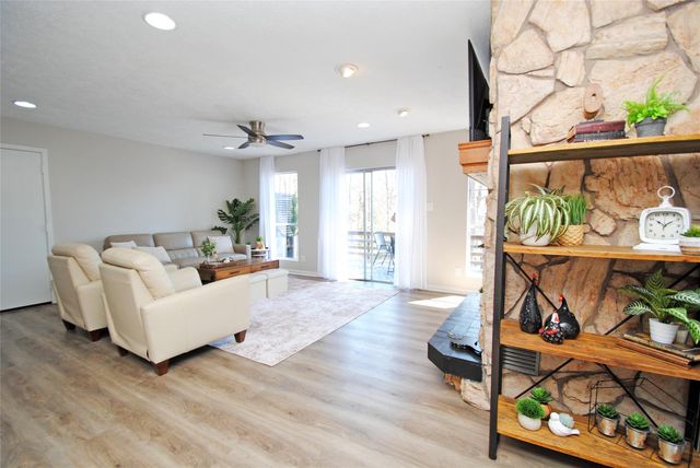 59 Paradise Loop, Point Blank, TX 77364