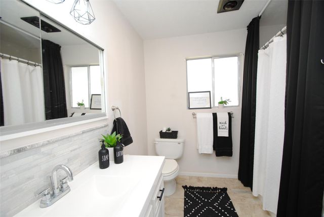 59 Paradise Loop, Point Blank, TX 77364