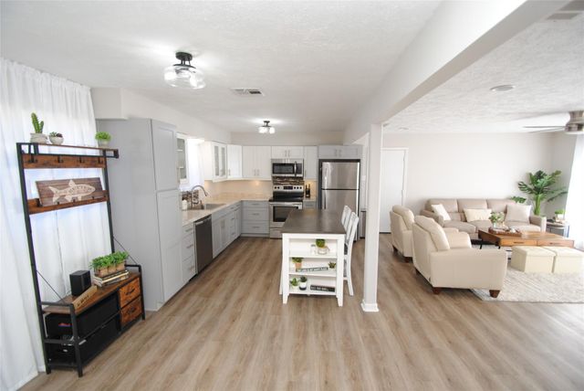 59 Paradise Loop, Point Blank, TX 77364