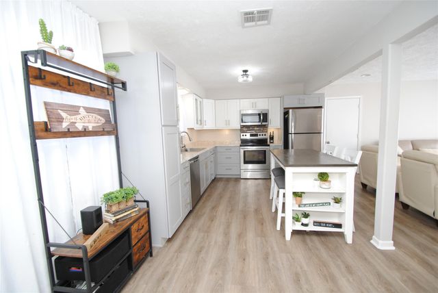 59 Paradise Loop, Point Blank, TX 77364