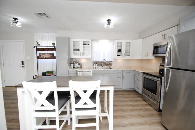 59 Paradise Loop, Point Blank, TX 77364