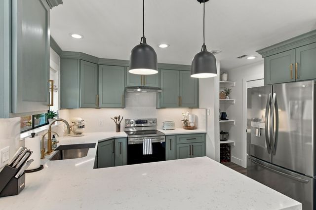 2205 Sierra Drive, Grapevine, TX 76051