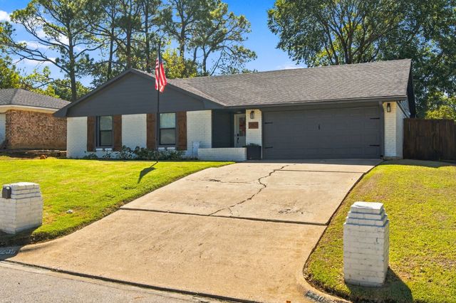 2205 Sierra Drive, Grapevine, TX 76051