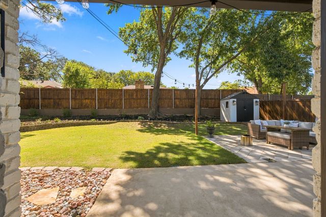 2205 Sierra Drive, Grapevine, TX 76051