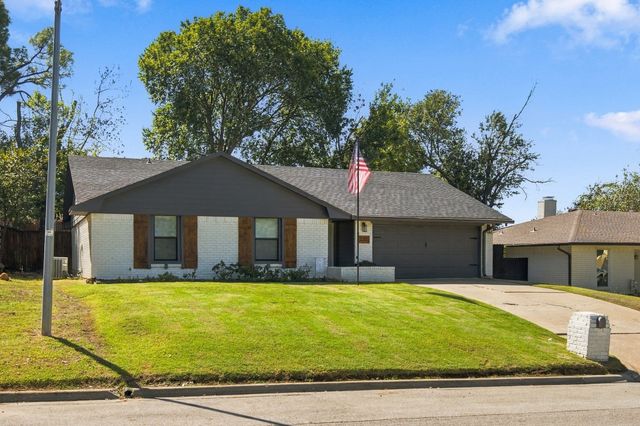 2205 Sierra Drive, Grapevine, TX 76051