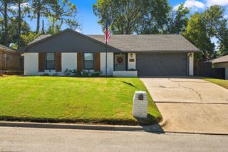 2205 Sierra Drive, Grapevine, TX 76051