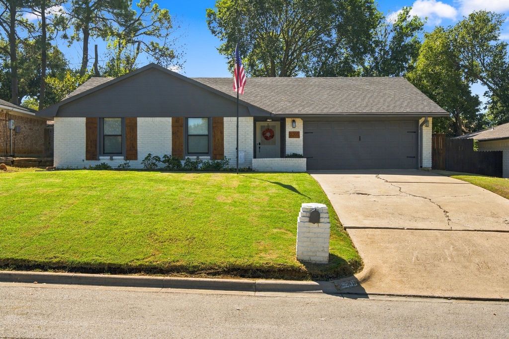 2205 Sierra Drive, Grapevine, TX 76051