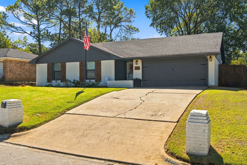2205 Sierra Drive, Grapevine, TX 76051 — photo 2